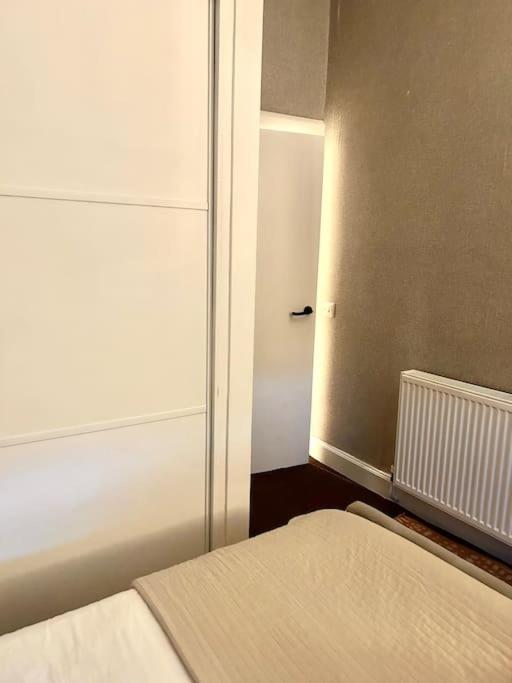 Large 2 Bedroom, Ground Floor Flat, Close To City Единбург Екстер'єр фото